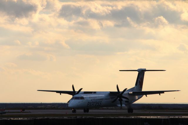 de Havilland Dash 8-400 (C-FSRW)