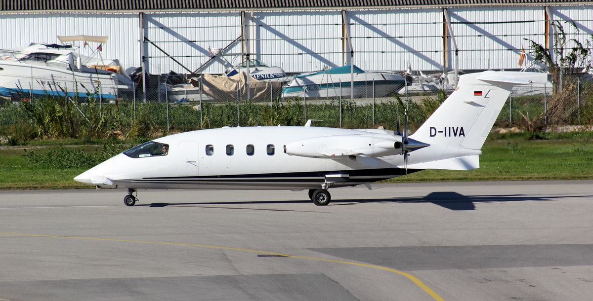 Piaggio P.180 Avanti (D-IIVA)