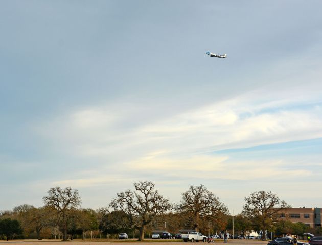 Boeing 747-200 (N29000) - Special Air Mission 41 over President Bush's burial site at Texas A&M University, College Station. Dec 5, 2018