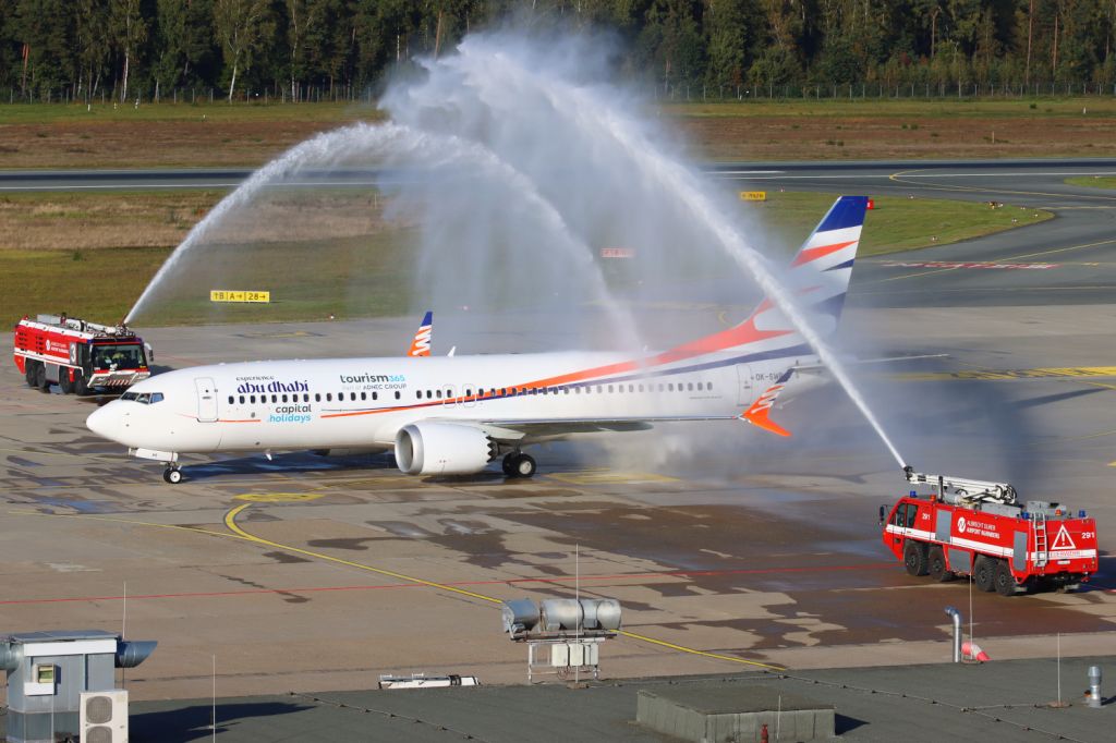 Boeing 737 MAX 8 (OK-SWB)