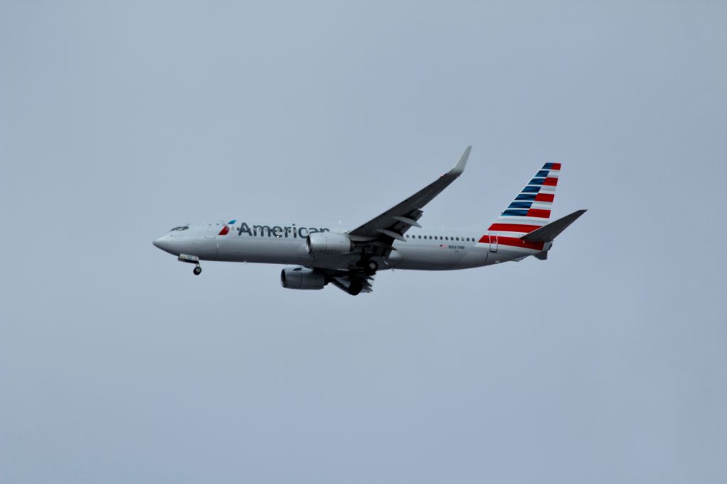 Boeing 737-800 (N897NN) - Inbound from FLL -- AAL354