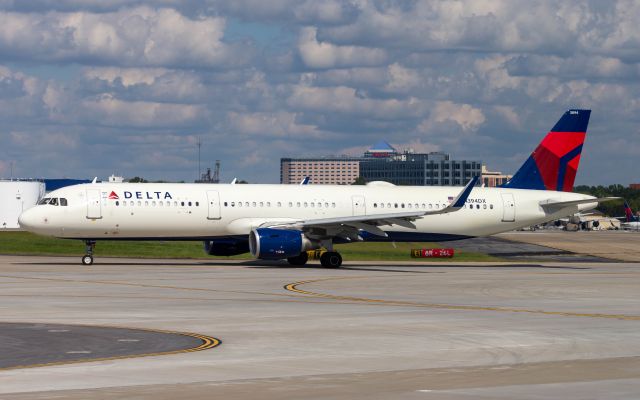 Airbus A321 (N394DX)