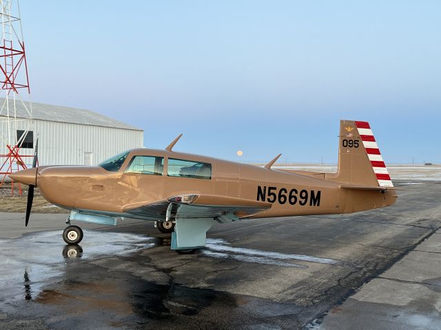 Mooney M-20 (N5669M)