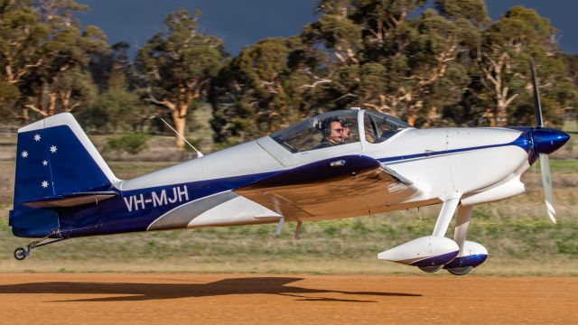 Vans RV-6 (VH-MJH)