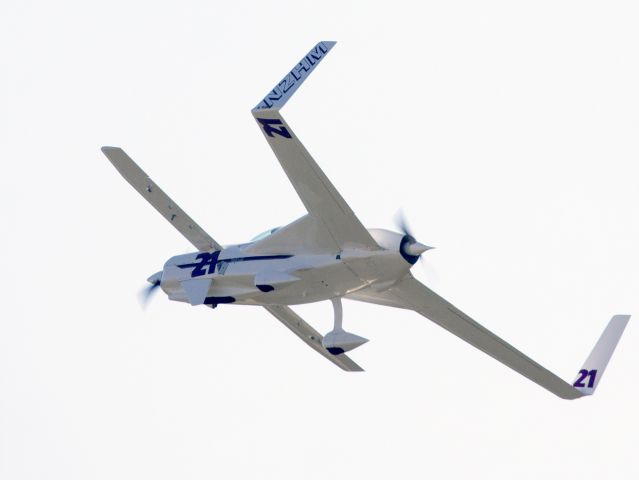 RUTAN Defiant (N2HM)