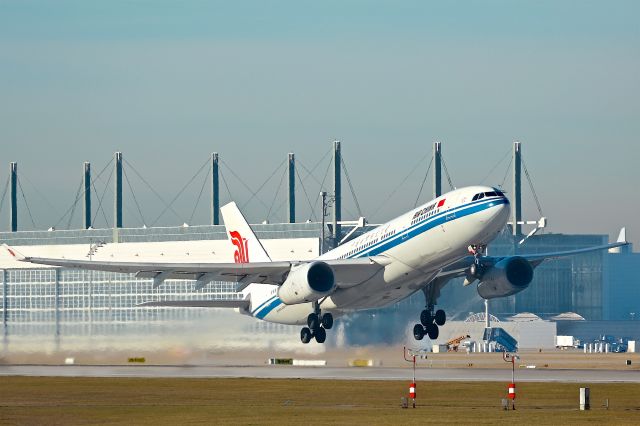 Airbus A330-300 (B-5927)