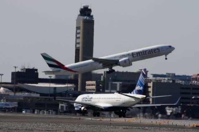 Embraer ERJ-190 (N355JB) - Runway pattern change - Jet Blue E190 lined up on 22R while Emirates departs 33L.