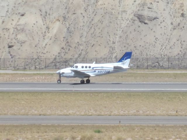 Beechcraft King Air 90 (N977SB)