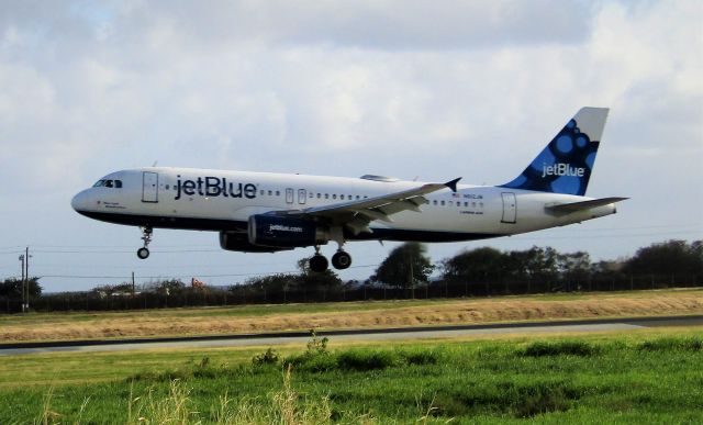 Airbus A320 (N612JB)