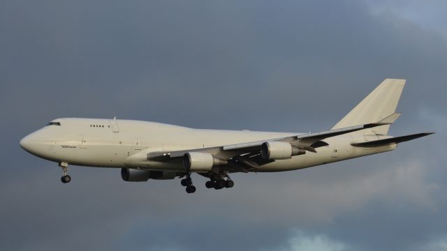 Boeing 747-400 (N473MC)