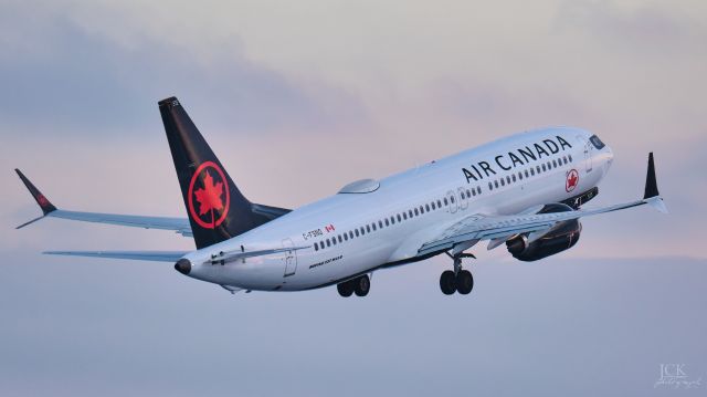 Boeing 737 MAX 8 (C-FSNQ)