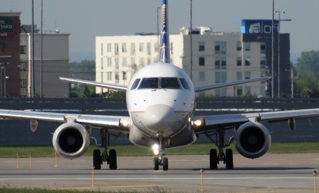 Embraer 170/175 (N651RW) - Mismatched nose cone!