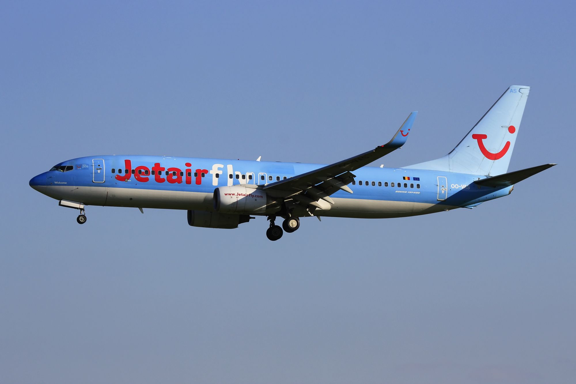 Boeing 737-800 (OO-VAS)