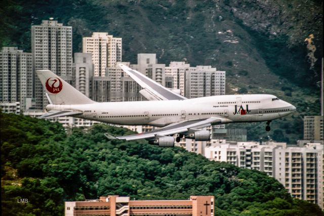 Boeing 747-400 (JA8910) - Slide Scan Kai Tak 1996