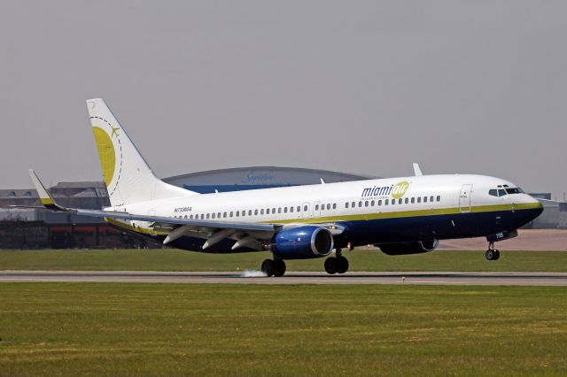 Boeing 737-800 (N733MA)