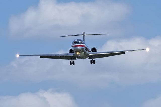 McDonnell Douglas MD-80 (N434AA)