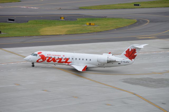 Canadair Regional Jet CRJ-200 (C-GJZJ) - Taxiing for departure back to CYYC/YYC as JZA8316.