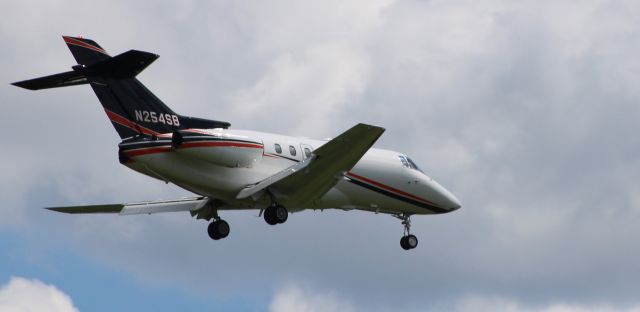 Hawker 800 (N254SB) - On short final is this 2003 Raytheon Hawker 800XP in the Summer of 2022.