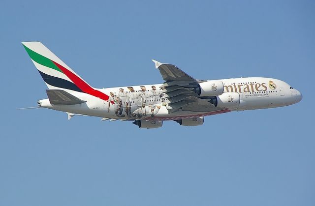 Airbus A380-800 (A6-EOA)