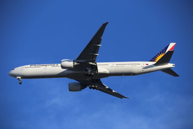 BOEING 777-300ER (RP-C7782)