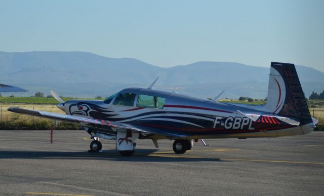 Mooney M-20 Turbo (F-GBPL) - PULLARA