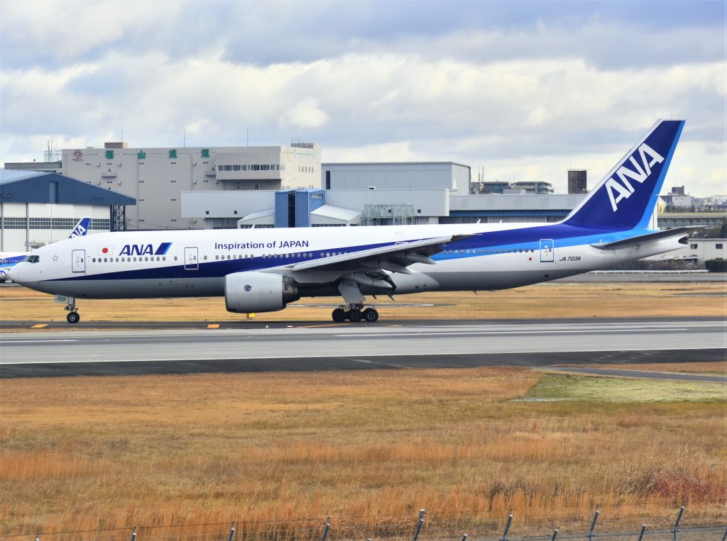 Boeing 777-200 (JA703A)