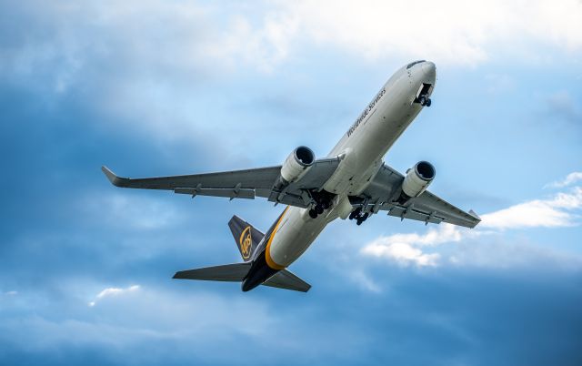 BOEING 767-300 (N318UP) - UPS 767-300 departing CAE
