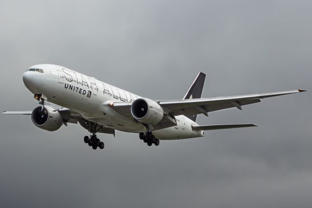 Boeing 777-200 (N78017)
