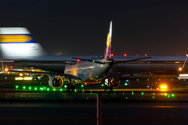 D-AECF — - Rwy 18