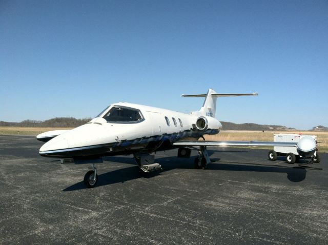 Learjet 24 (N275E)