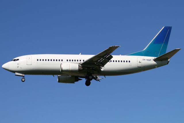 BOEING 737-300 (ZK-NGP) - STRIPPED OF TITLES AND INSIGNIAS, PRIOR TO BEING RETIRED FROM THE ANZ FLEET.