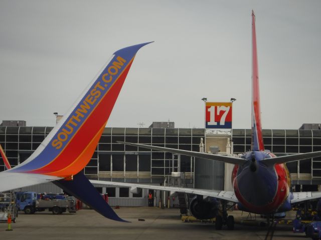 Boeing 737-700 (N7846A) - Gate 17 of the Boise, Idaho Airport