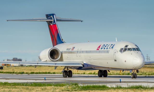 Boeing 717-200 (N960AT) - DAL1892 taxis to runway 06L and departure to KATL