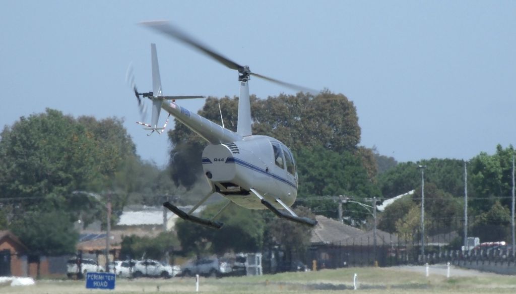 Robinson R-44 (VH-EHV)
