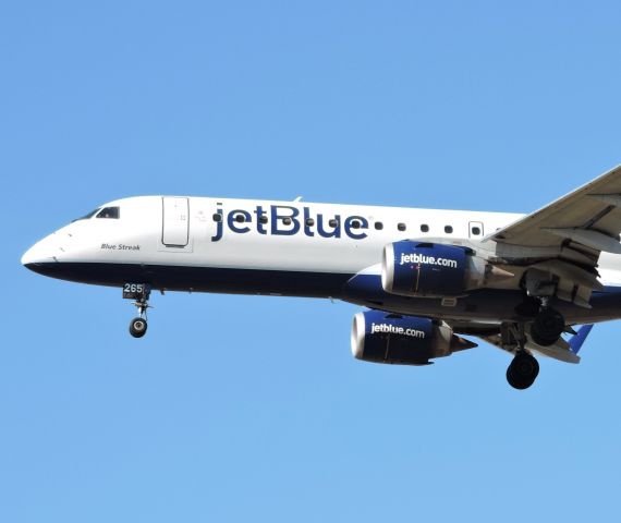 Embraer ERJ-190 (N265JB) - Seconds from landing, Mar. 2020.