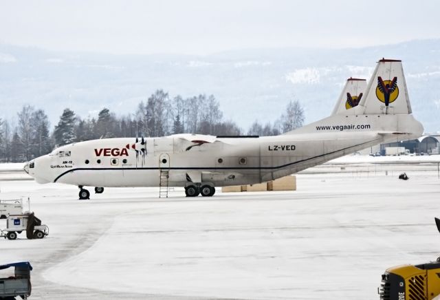 Antonov An-12 (LZ-VED)