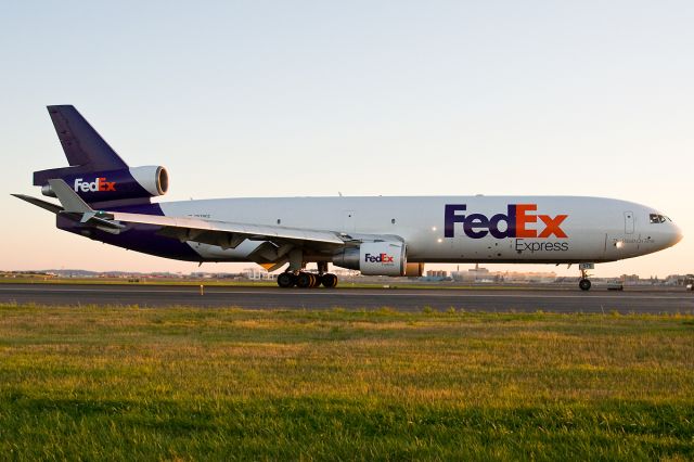 Boeing MD-11 (N579FE) - Sunset arrival 33L ! 3rd photo ever of N579FE on FlightAware.Com !