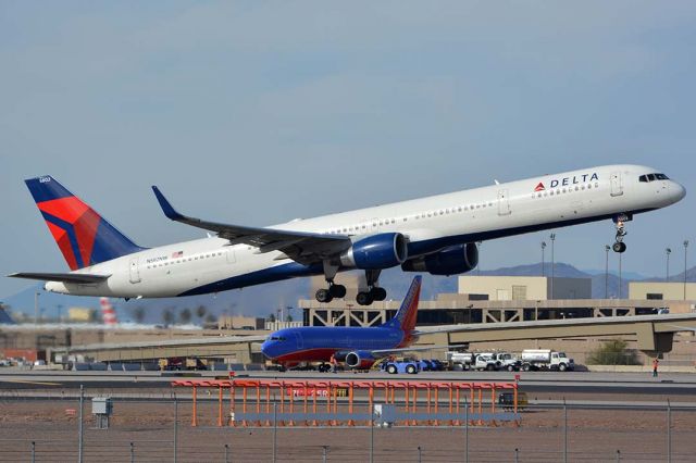 BOEING 757-300 (N582NW) - Delta Boeing 757-351 N582NW at Phoenix Sky Harbor on January 22, 2016. It first flew on June 6, 2002. Its construction number is 32981. It was delivered to Northwest on July 20, 2002. It was mertged into Deltas fleet on October 29, 2008. 