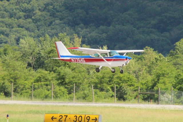 Cessna Skyhawk (N7764G) - Closed Traffic