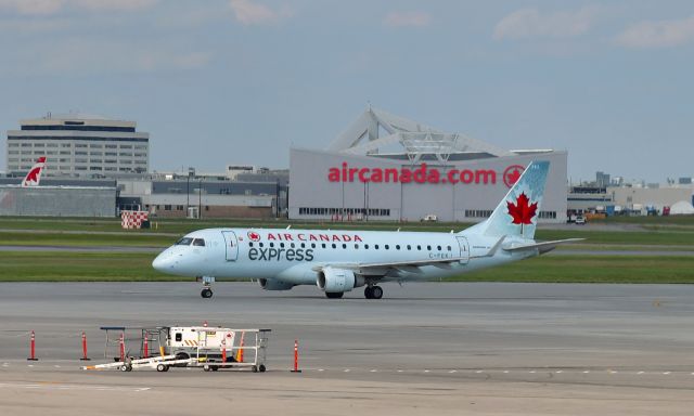 Embraer 175 (C-FEKJ) - Air Canada Embraer ERJ-175SU C-FEKJ in Montréal 