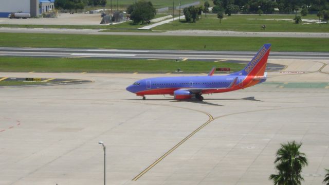 Boeing 737-700 (N416WN) - Taxing to gate after landing in Tampa