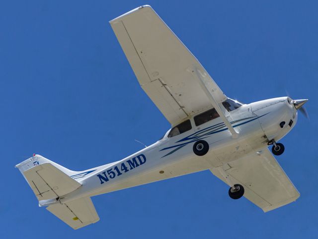 Cessna Skyhawk (N514MD) - Spotting