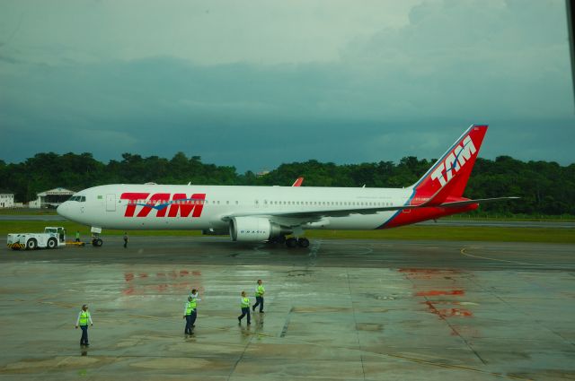 BOEING 767-300 (PT-MOG)