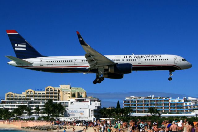 Boeing 757-200 (N941UW)