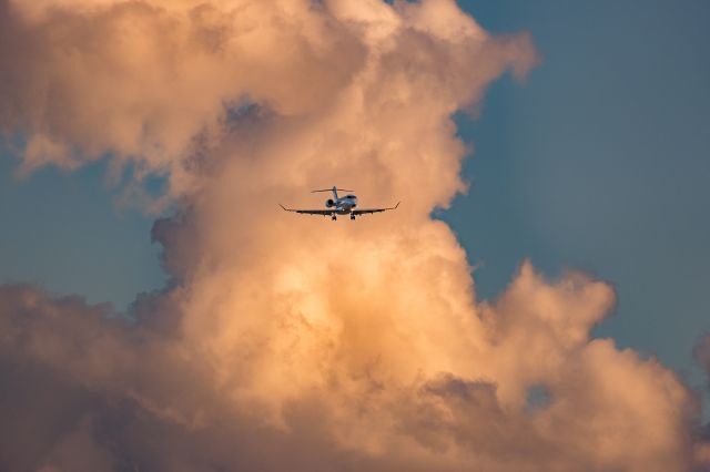 Canadair Challenger 350 (C-FMIX)