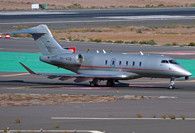 Canadair Challenger 350 (9H-VCB)