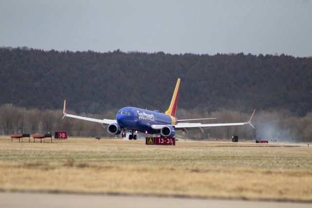 Boeing 737-800 (N8644C)