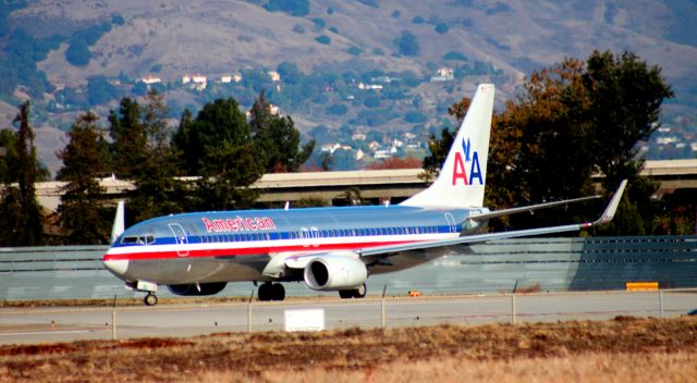 Boeing 737-700 (N817NN) - Depature 30L