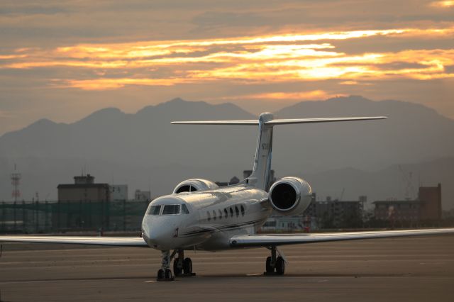 Gulfstream Aerospace Gulfstream V (N308KG) - September 9h 2019:BANK OF UTAH TRUSTEE, N308KG,Gulfstream Aerospace GV-SP (G550), staying at Hakodate Airport (HKD/RJCH), Japan.