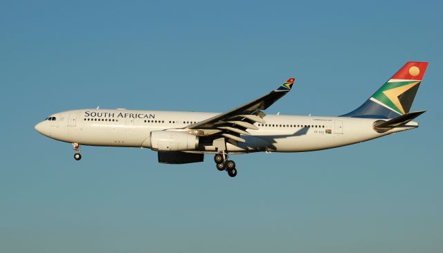 Airbus A330-200 (ZS-SXZ) - Landing 03R OR Tambo International